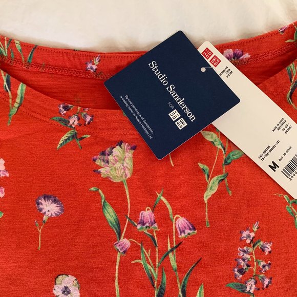 NWT UNIGLO RED FLORAL SHORT SLEEVE T-SHIRT, UNWORN SIZE MEDIUM - Picture 1 of 4